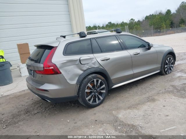 YV4102WK4L1037220 Volvo V60 Cross Country T5