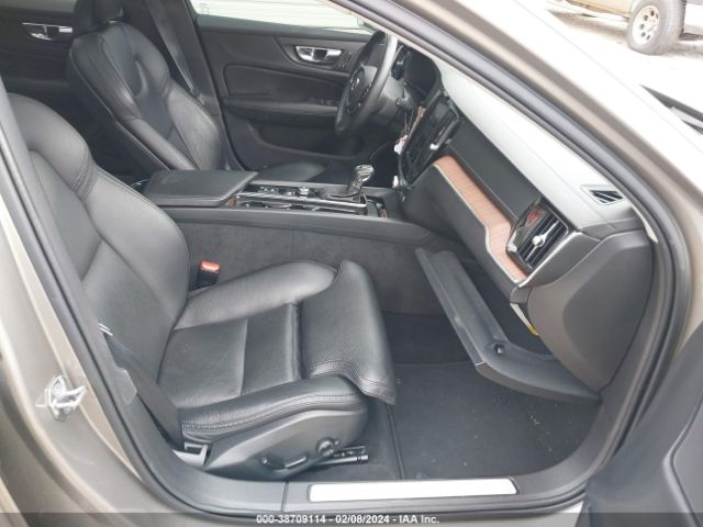 YV4102WK4L1037220 Volvo V60 Cross Country T5