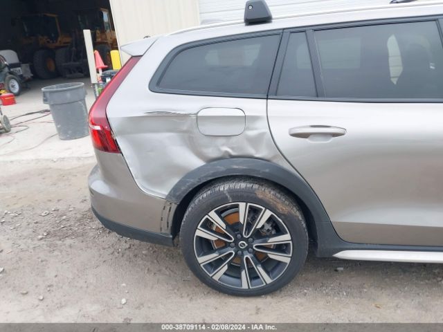 YV4102WK4L1037220 Volvo V60 Cross Country T5