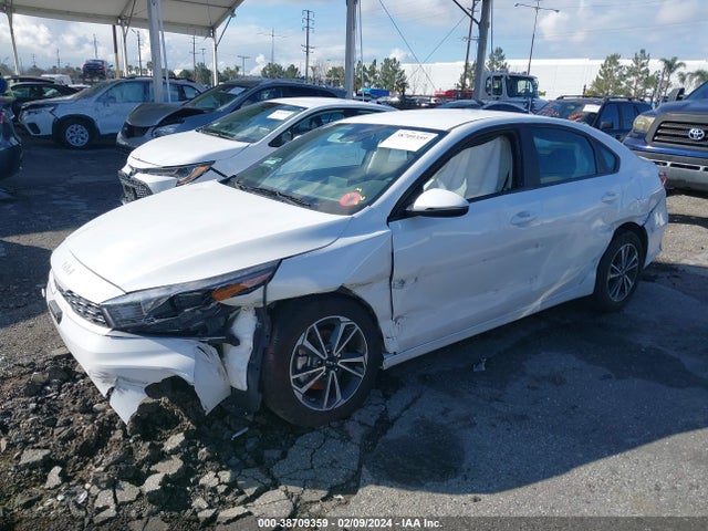 KIA Forte Lxs 2023 3KPF24AD0PE551043 Image 2