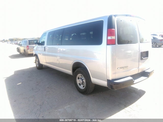Chevrolet Express 3500 Ls 2015 1GAZGZFFXF1262834 Image 3