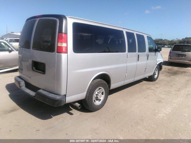 Chevrolet Express 3500 Ls 2015 1GAZGZFFXF1262834 Image 4
