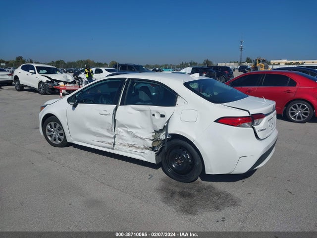 Toyota COROLLA LE 2021 5YFEPMAE0MP187027 Image 3