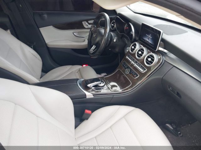 55SWF4JBXFU055483 Mercedes-Benz C 300 Luxury/sport