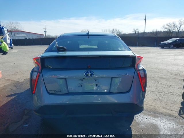 JTDKARFU0G3510037 Toyota Prius Three Touring
