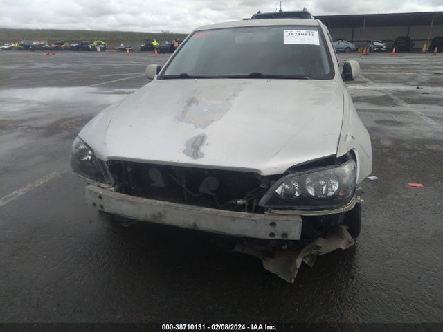 2002 LEXUS IS 300 BASE W/5-SPEED MANUAL VIN: JTHBD192620054637
