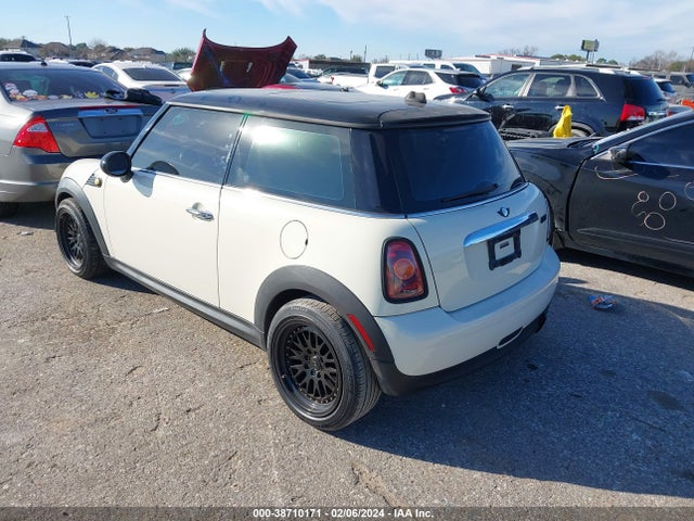 2007 MINI COOPER WMWMF33527TT56450 Photo 2