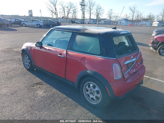 2005 MINI COOPER WMWRC33575TJ73332 Photo 2