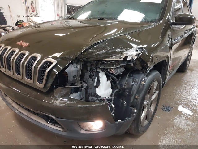 1C4PJMCB5HW543417 Jeep Cherokee 75th Anniversary Edition 4x4