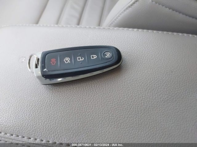 1FMCU9J97HUA30986 Ford Escape Titanium