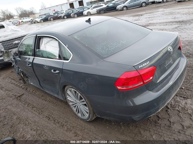 1VWBT7A38FC004142 Volkswagen Passat 1.8t Sport