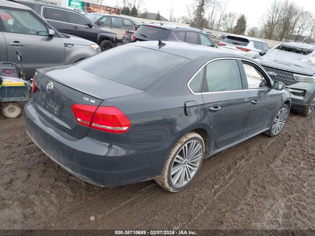 1VWBT7A38FC004142 Volkswagen Passat 1.8t Sport