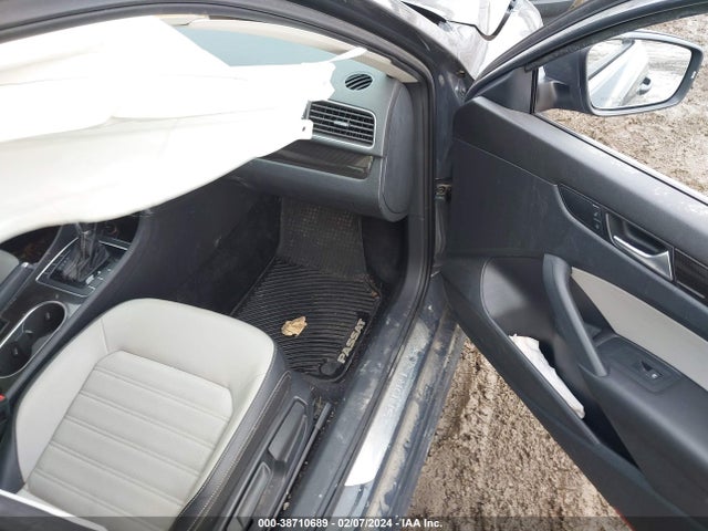 1VWBT7A38FC004142 Volkswagen Passat 1.8t Sport