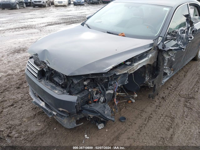 1VWBT7A38FC004142 Volkswagen Passat 1.8t Sport