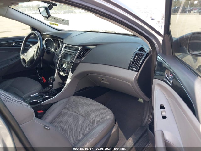 2014 HYUNDAI SONATA SE VIN: 5NPEC4AC4EH902111