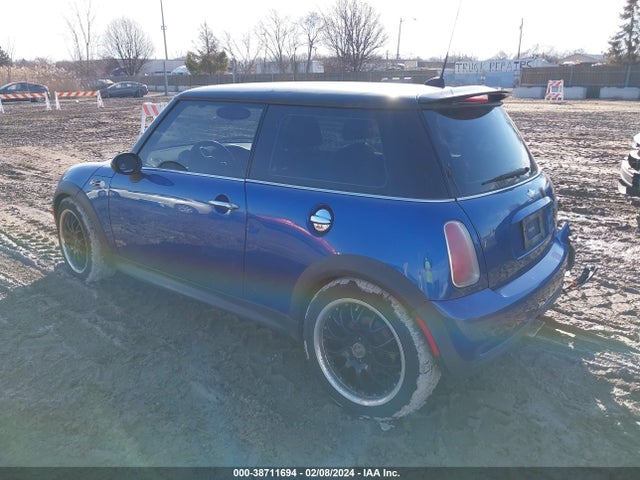 2005 MINI COOPER S WMWRE33525TG97310 Photo 2