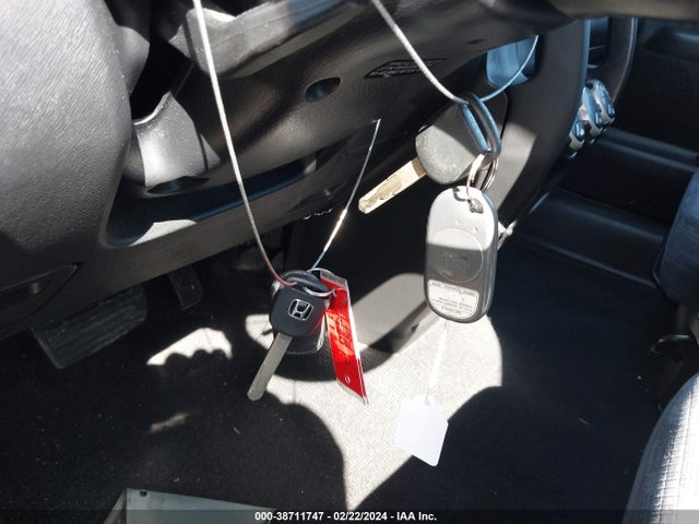 38711747 :رقم المزاد ، JHLRD68404C020536 vin ، 2004 Honda Cr-v Lx مزاد بيع
