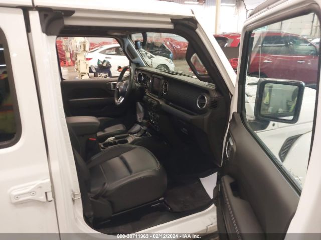 1C4HJXEG6MW839975 Jeep Wrangler Unlimited Sahara 4x4