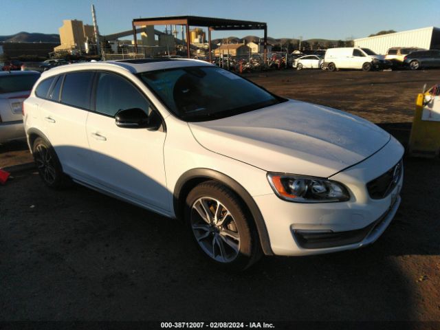 38712007 :رقم المزاد ، YV4612HK8G1003271 vin ، 2016 Volvo V60 Cross Country T5 مزاد بيع