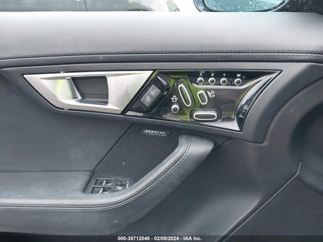 SAJWA6AT2H8K38059 Jaguar F-type Premium