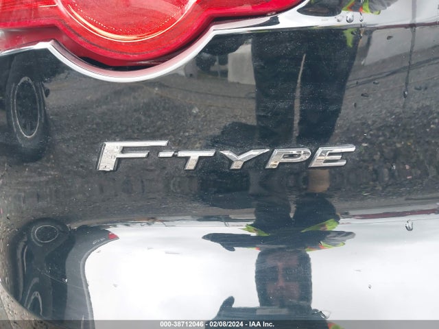 Jaguar F-type Premium 2017 SAJWA6AT2H8K38059 Image 22