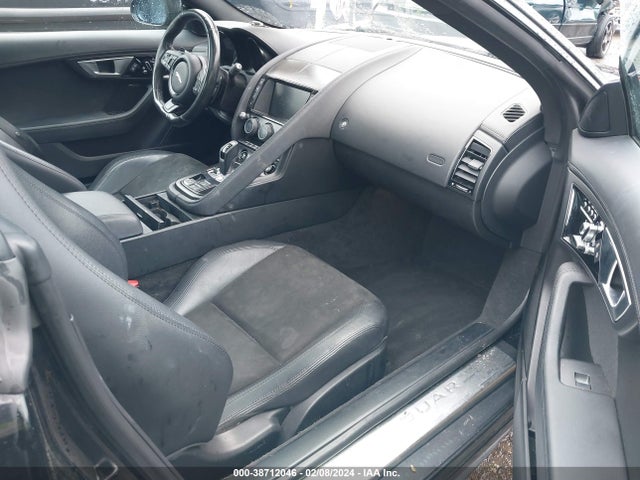 2017 JAGUAR F-TYPE SAJWA6AT2H8K38059 Photo 4
