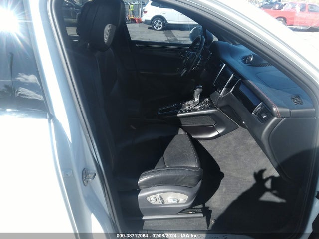2016 PORSCHE MACAN WP1AB2A57GLB52546 Photo 4