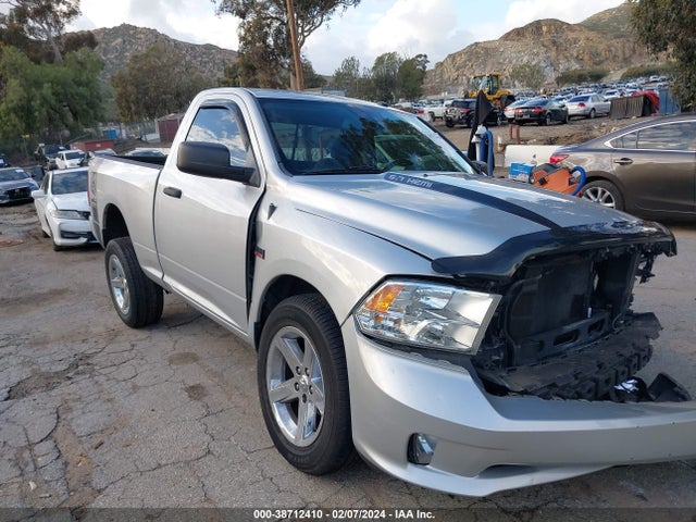 RAM 1500 Express 2015 3C6JR6AT7FG632821 головне зображення