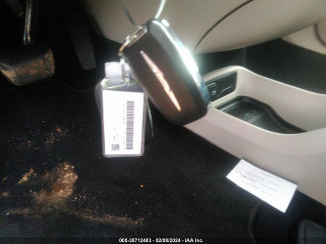 2C4RC1CG3NR223112 Chrysler Voyager Lx