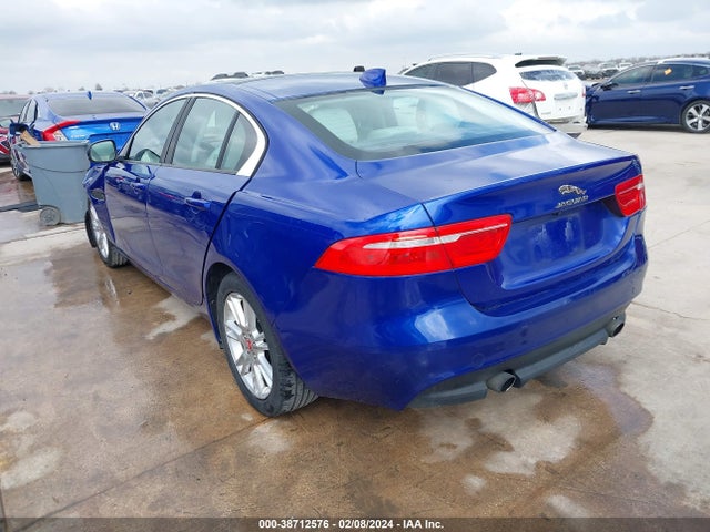 2017 JAGUAR XE SAJAD4BG0HA969153 Photo 2