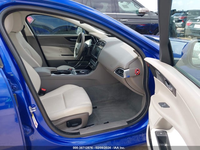 2017 JAGUAR XE SAJAD4BG0HA969153 Photo 4