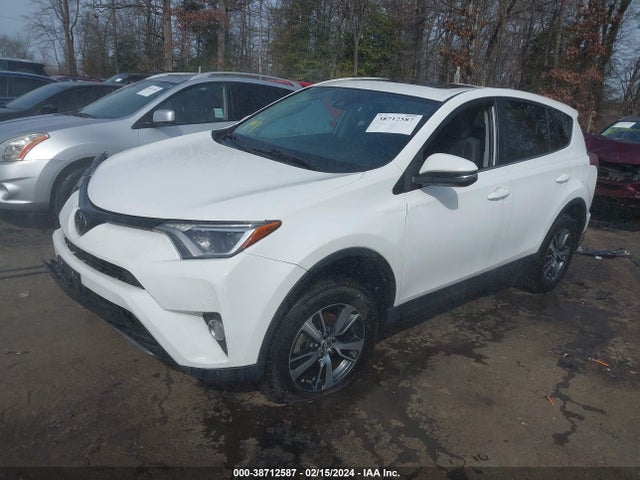 Toyota Rav4 Xle 2018 2T3RFREV5JW803561 Image 2