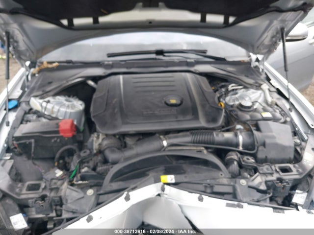 2017 JAGUAR XE SAJAJ4BN2HA968979 Photo 9