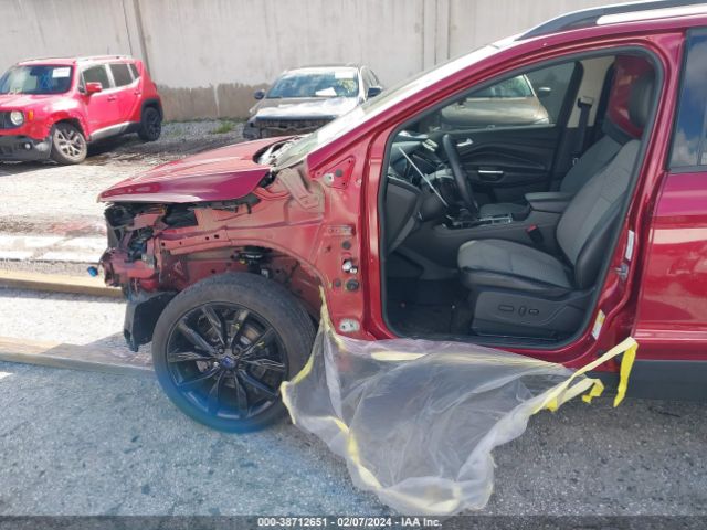 1FMCU0GD7JUB25786 Ford ESCAPE SE