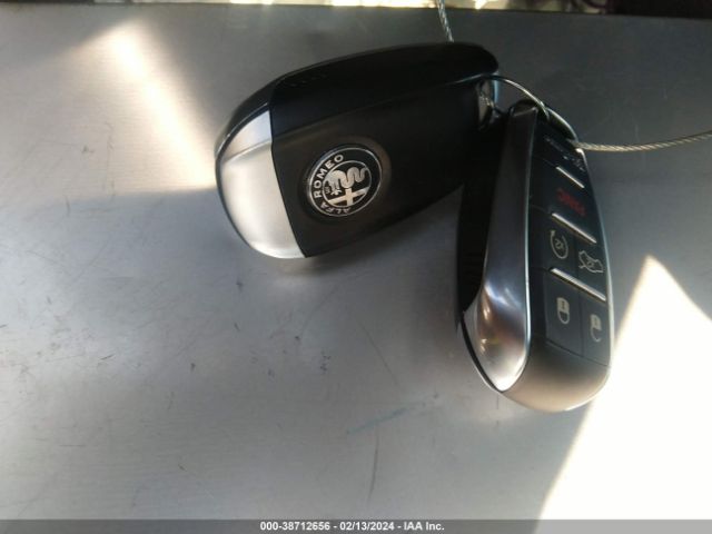 2022 ALFA ROMEO STELVIO ZASPAJAN7N7D38108 Photo 10
