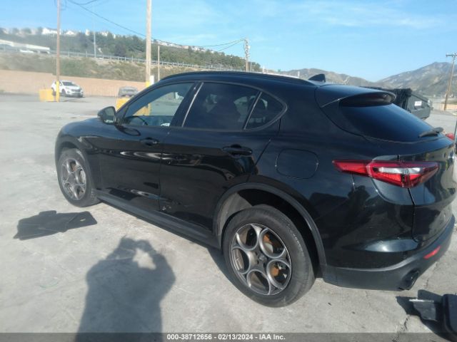 2022 ALFA ROMEO STELVIO ZASPAJAN7N7D38108 Photo 2
