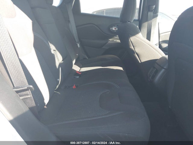 1C4PJLCB9KD128761 Jeep Cherokee Latitude Fwd