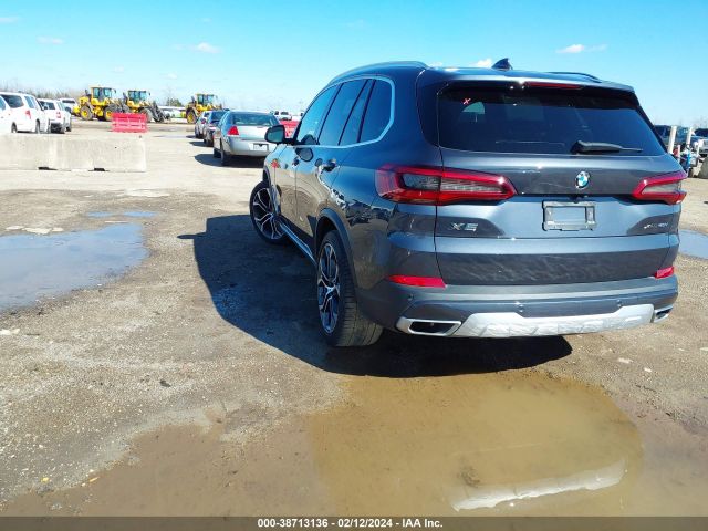 2019 BMW X5 5UXCR6C52KLL26122 Photo 2