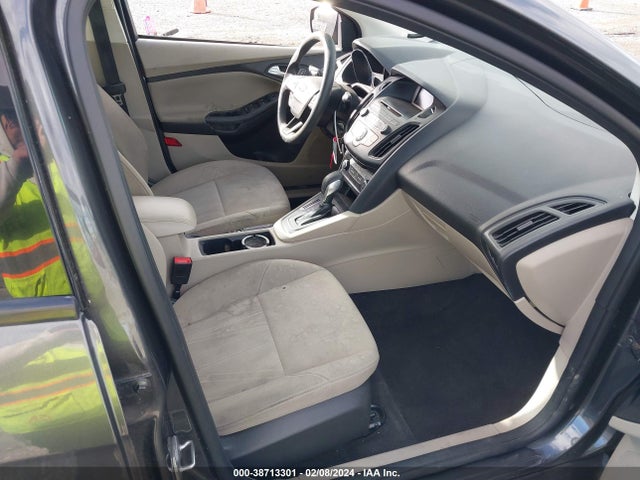 Ford FOCUS SE 2017 1FADP3K29HL232061 Image 5