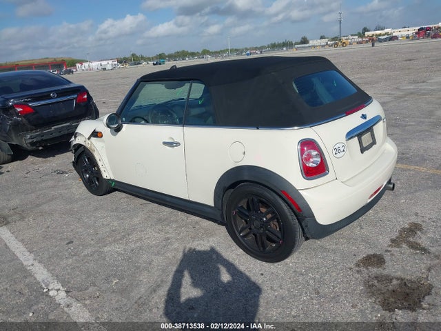 2015 MINI CONVERTIBLE WMWZN3C55FT861759 Photo 2