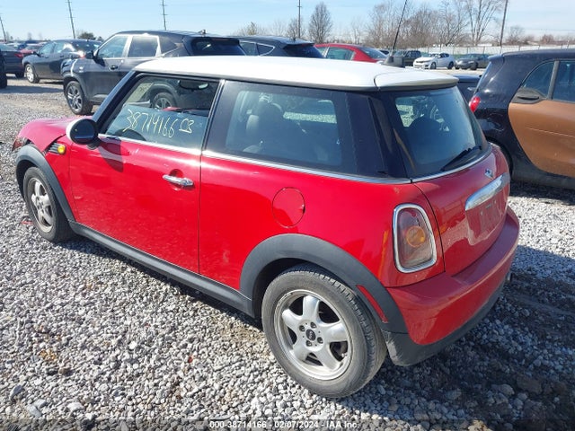 2009 MINI COOPER WMWMF33529TW79724 Photo 2