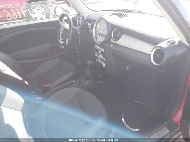 2009 MINI COOPER WMWMF33529TW79724 Photo 4