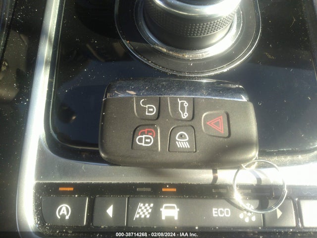 2017 JAGUAR XE SAJAJ4BV6HA949268 Photo 10