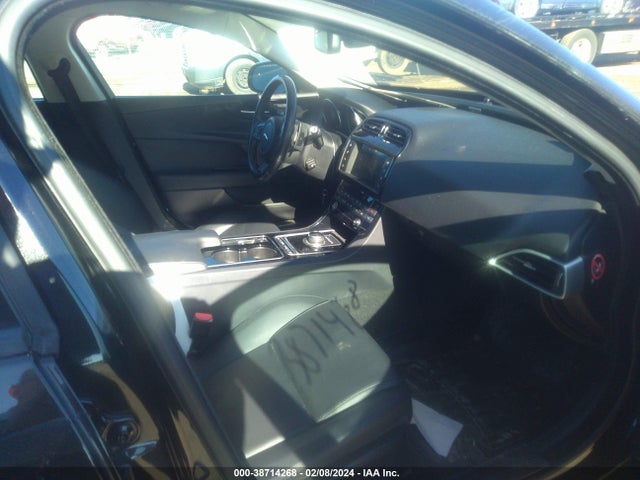 2017 JAGUAR XE SAJAJ4BV6HA949268 Photo 4