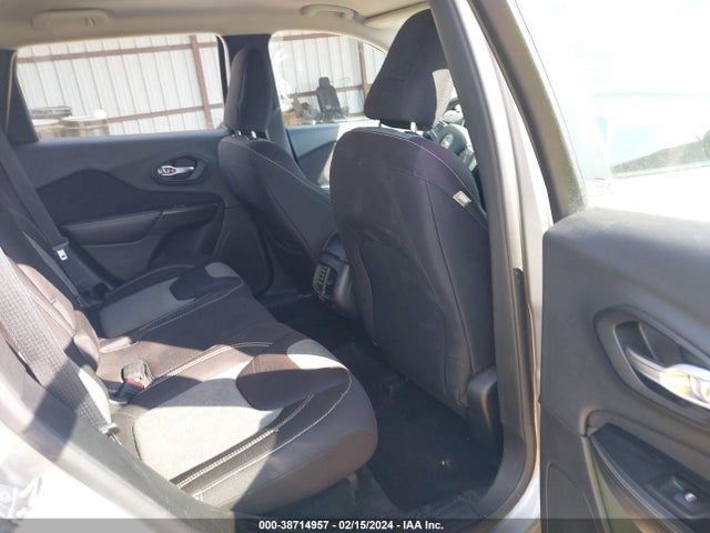 1C4PJLAB0FW560510 Jeep Cherokee Sport