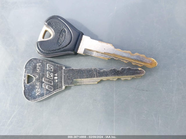 2001 FORD ESCORT FLEET VIN: 3FAFP13P01R137273
