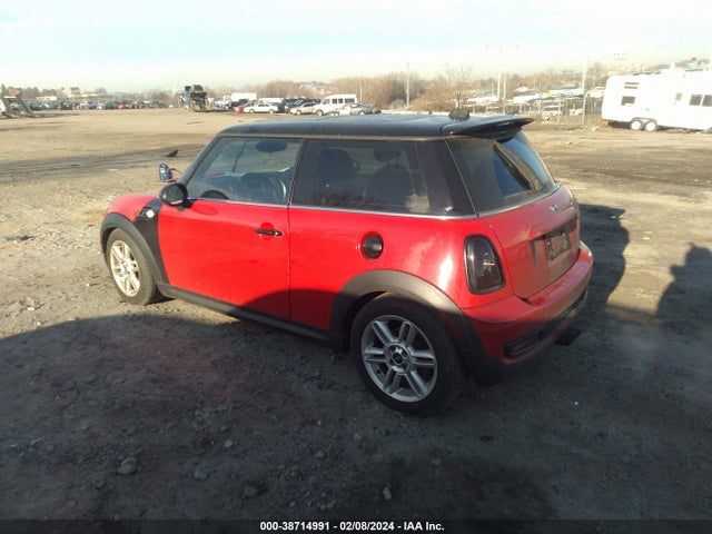 2011 MINI COOPER S WMWSV3C5XBTY21513 Photo 2