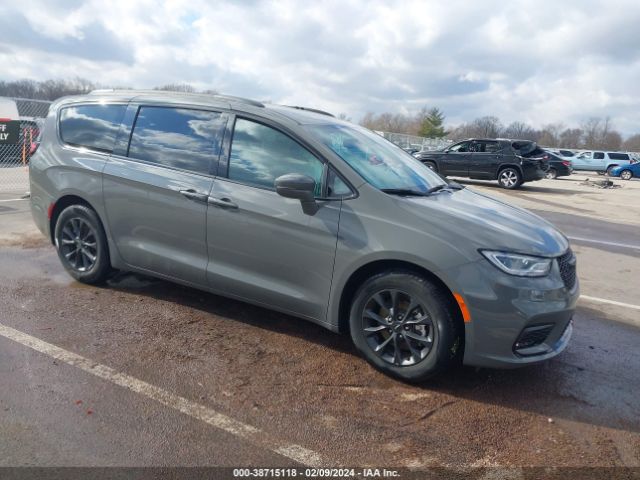Auction sale of the 2022 Chrysler Pacifica Touring L, vin: 2C4RC1BG0NR151058, lot number: 38715118