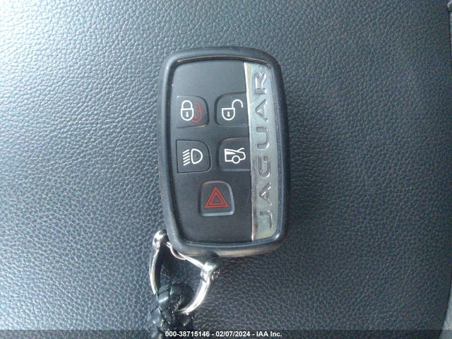 2017 JAGUAR XF SAJBJ4BN8HCY33577 Photo 10