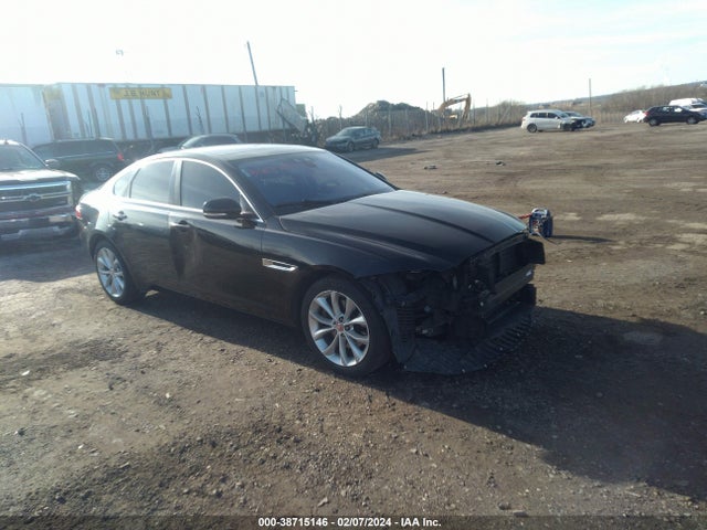 2017 JAGUAR XF SAJBJ4BN8HCY33577 Photo 5